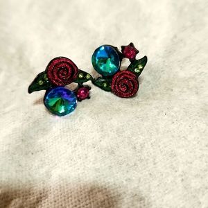 BETSY JOHNSON BLACK METALLIC ROSE STUD EARRINGS